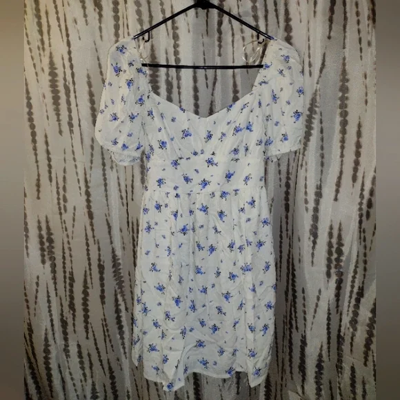 Forever 21 white & blue floral baby doll dress size small Forever 21 white & blue floral baby doll dress size small